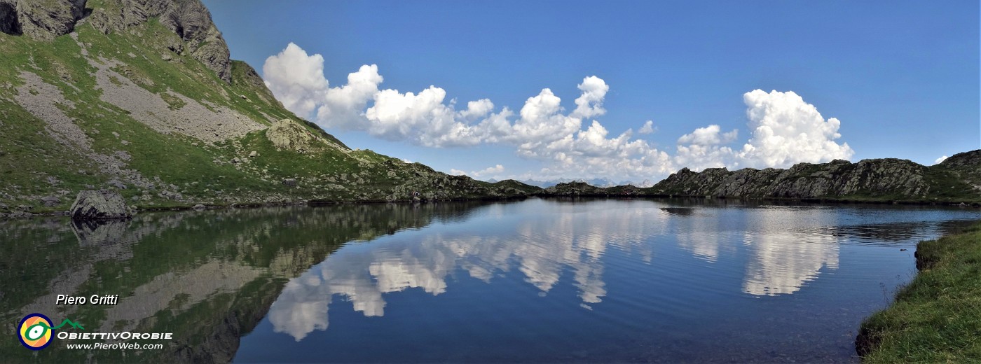 89 Nuvole bianche si specchiano nel lago !.jpg